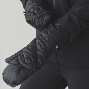 LULULEMON Down For a Run Mittens in Black